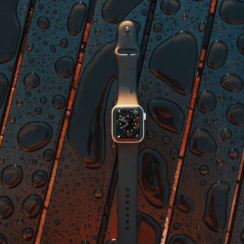 montre apple boîtier en aluminium argenté avec bracelet sport blanc puzzle coulissant en ligne