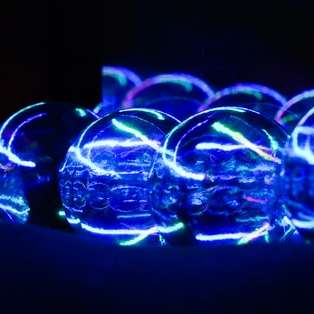 blå och lila lampa glidande pussel online