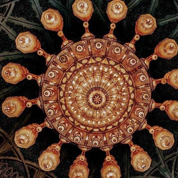 soffitto rotondo floreale marrone e nero puzzle online