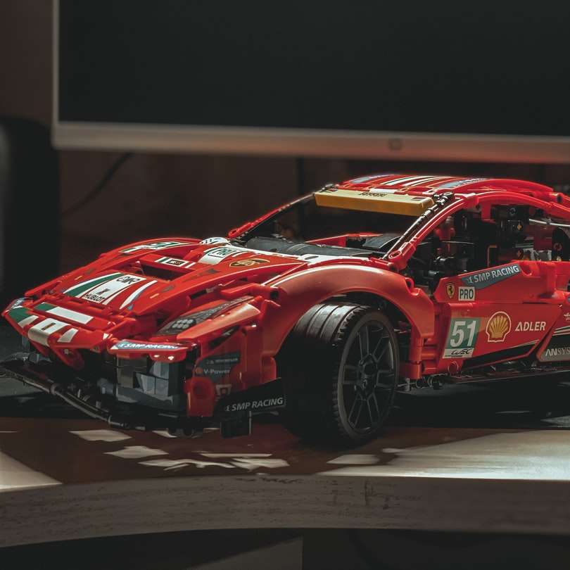 червоно-чорний гоночний автомобіль масштабну модель розсувний пазл онлайн