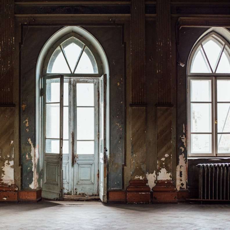 finestra in vetro con cornice in legno bianco puzzle scorrevole online