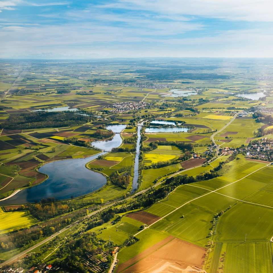légi felvétel a zöld mezőre, nappal csúszó puzzle online