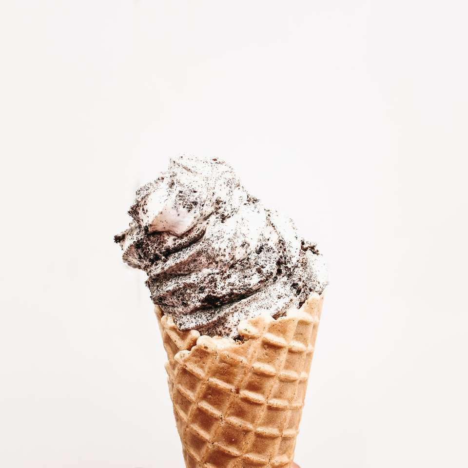 茶色のコーンのアイスクリーム オンラインパズル