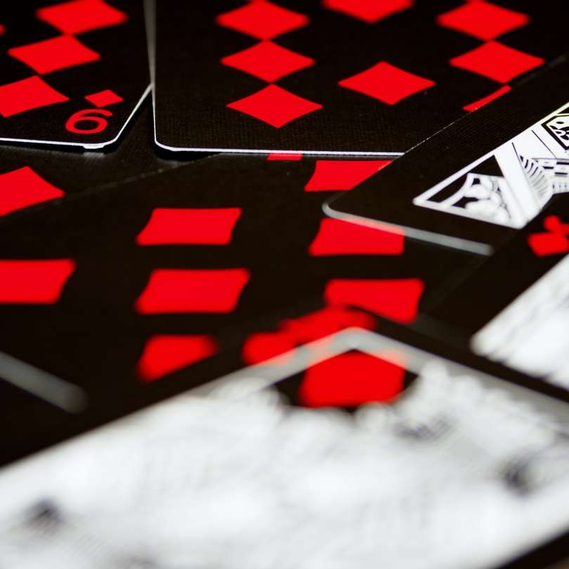 rot-schwarzes Spielbrett Schiebepuzzle online