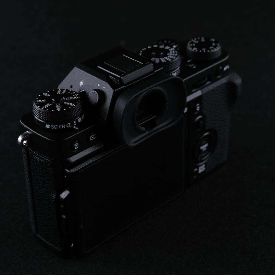μαύρη και ασημί κάμερα dslr συρόμενο παζλ online