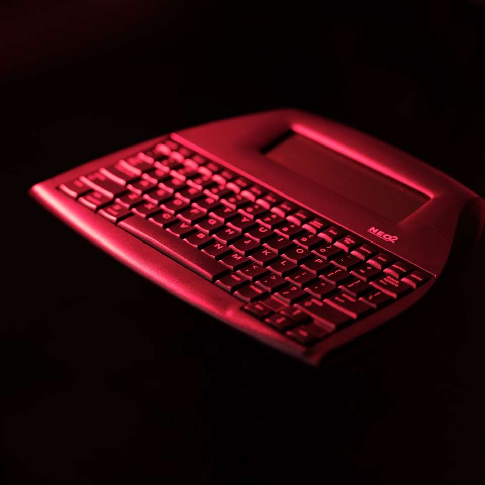 червена и черна компютърна клавиатура онлайн пъзел