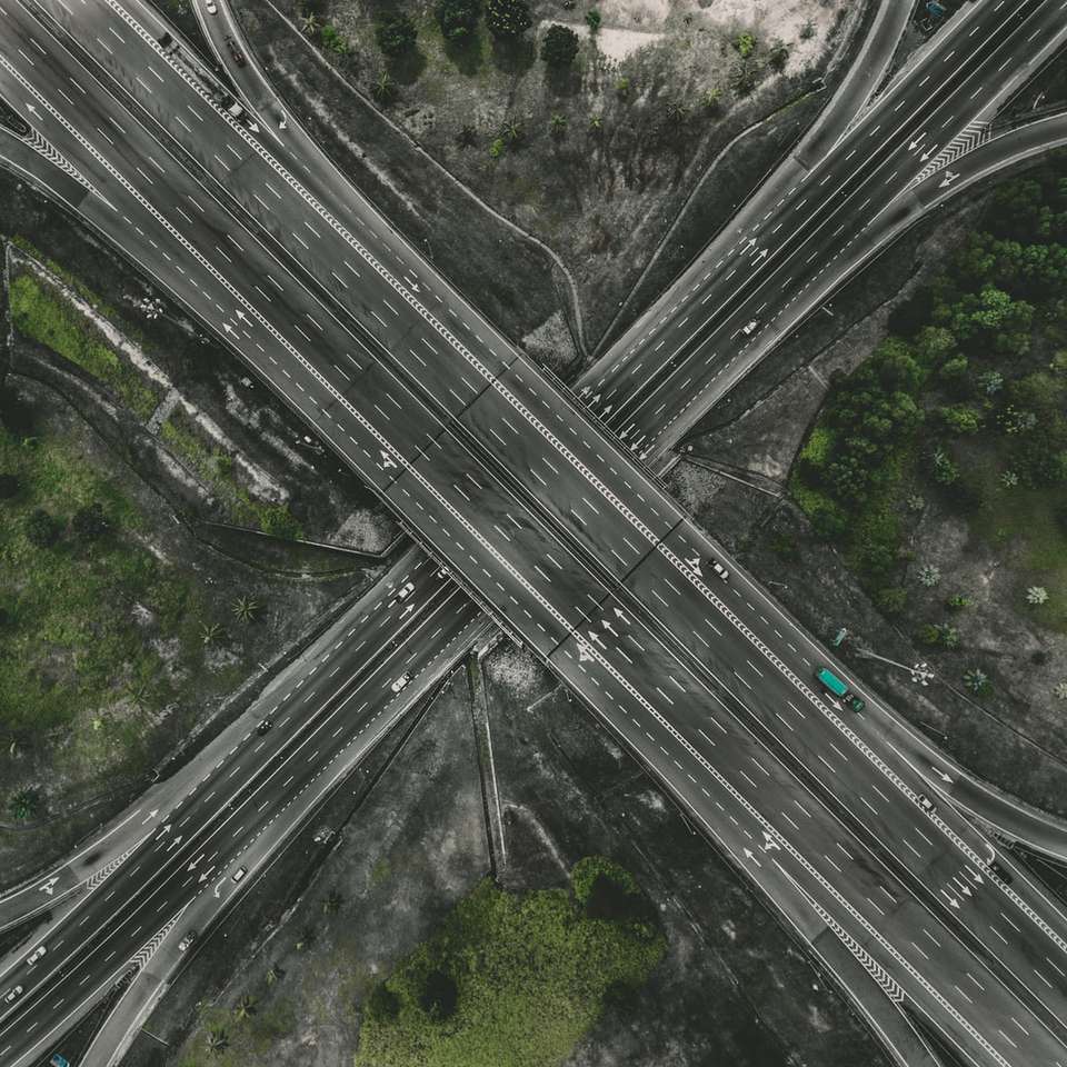 photographie aérienne de route puzzle coulissant en ligne