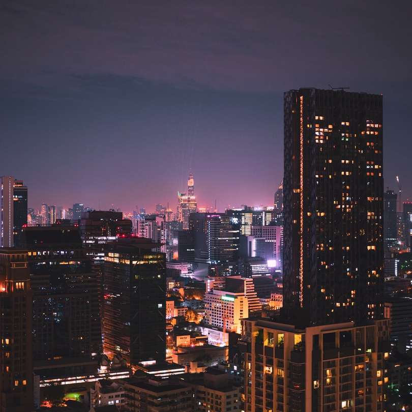 skyline da cidade durante a noite puzzle deslizante online