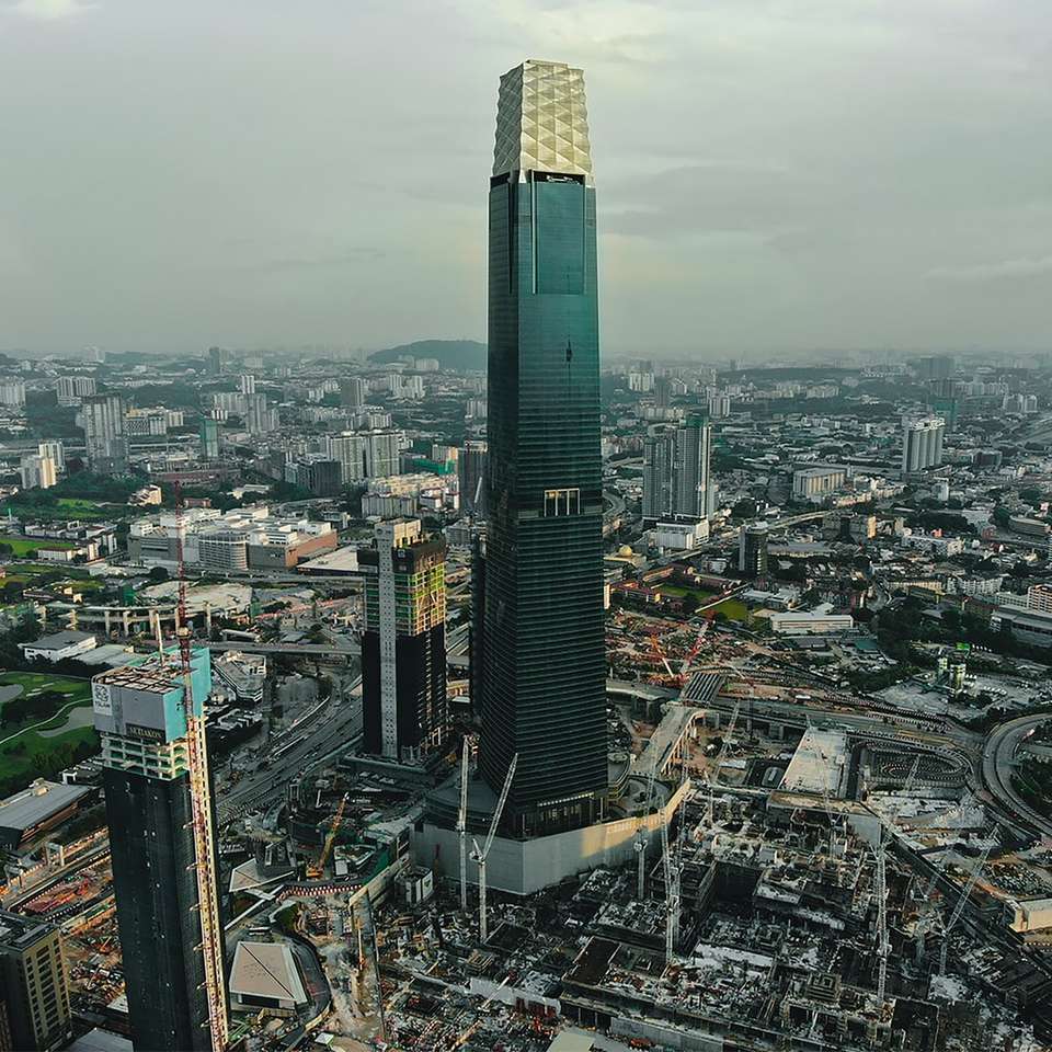 hoge gebouwen overdag online puzzel