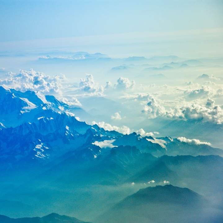 pohled na pohoří z ptačí perspektivy posuvné puzzle online