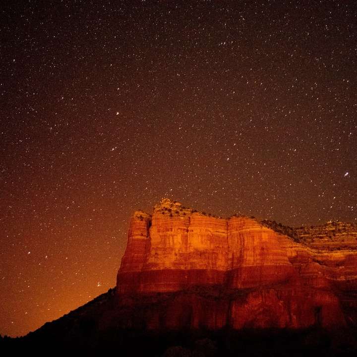 landskapsfoto av brunt berg glidande pussel online