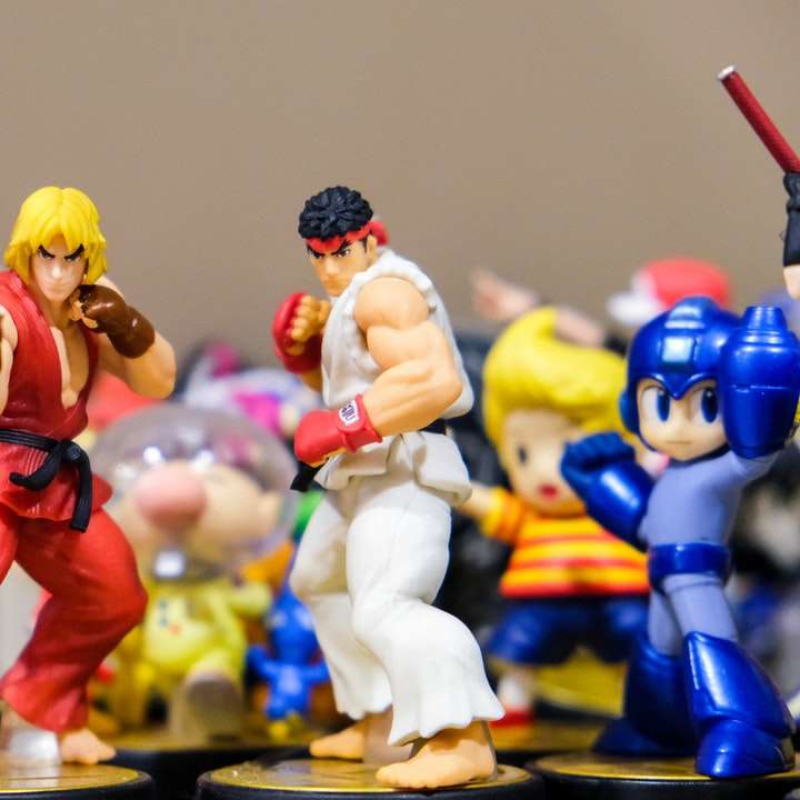 Street Fighter Ken and Ryu figurines sliding puzzle online