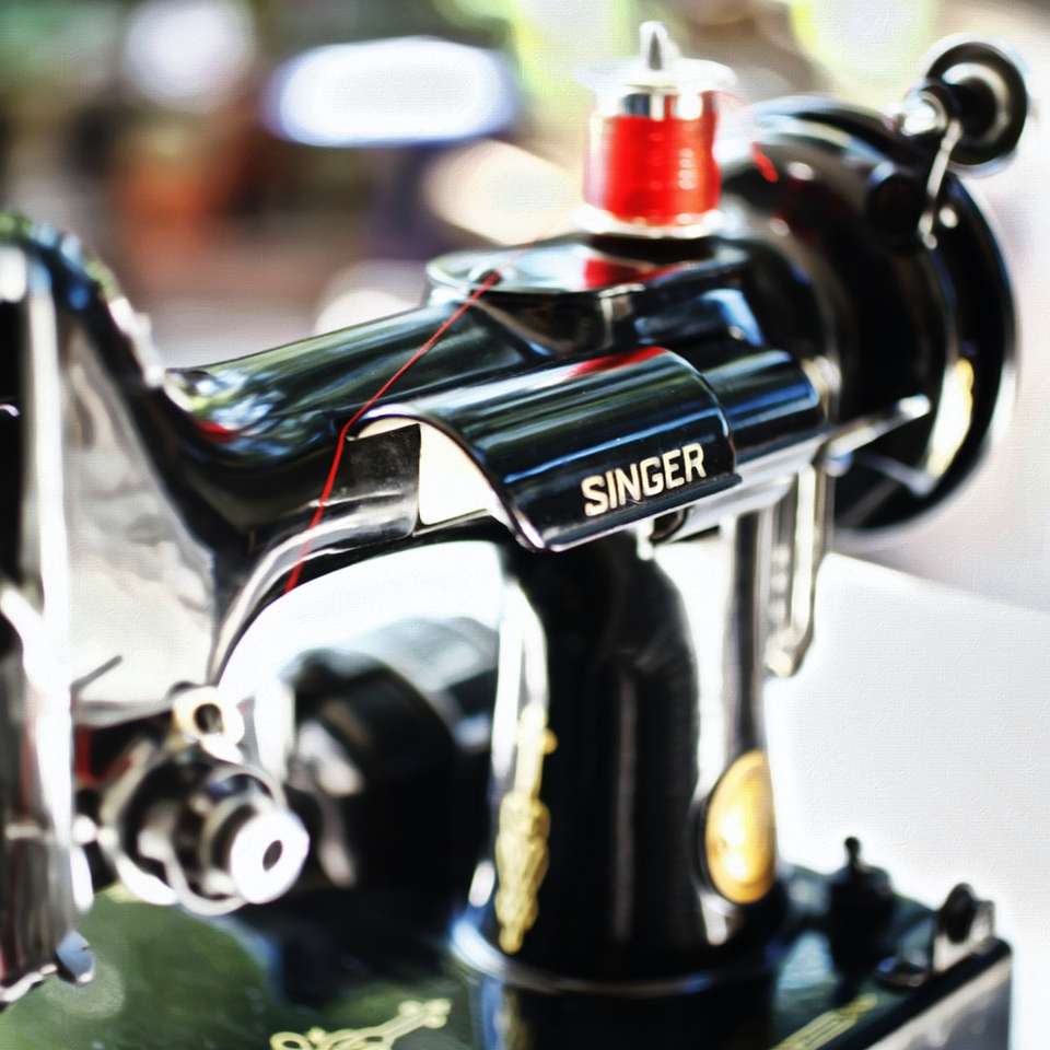 focus photography of Singer sewing machine sliding puzzle online