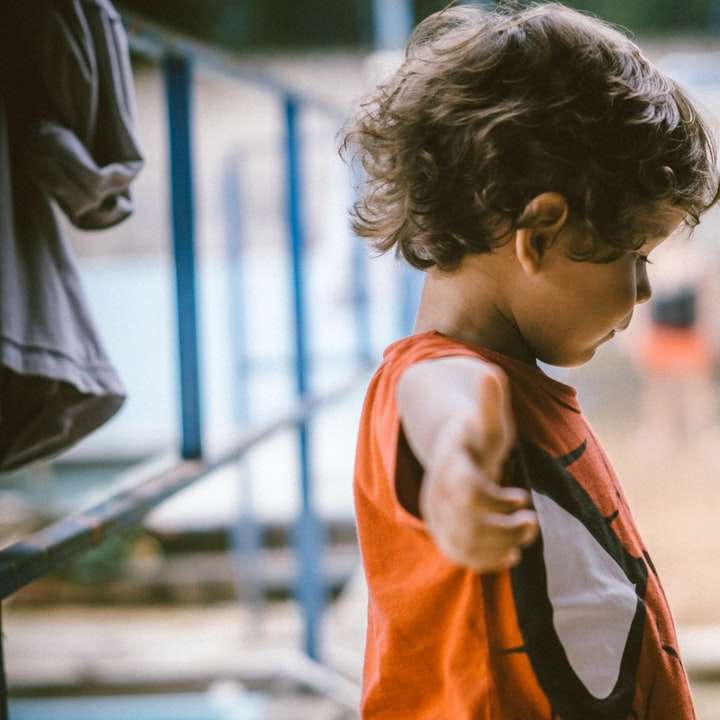 copil care poartă cămașă Deadpool alunecare puzzle online