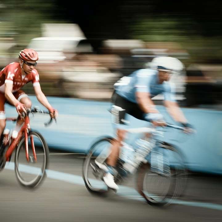 časosběrné fotografie tří mužů jedoucích na kolech na silnici online puzzle