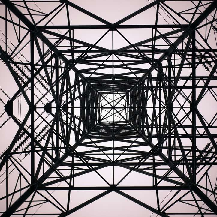 černá elektrická věž online puzzle