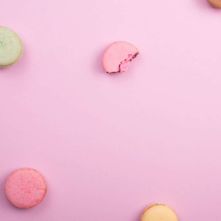 pile of French macaroons sliding puzzle online