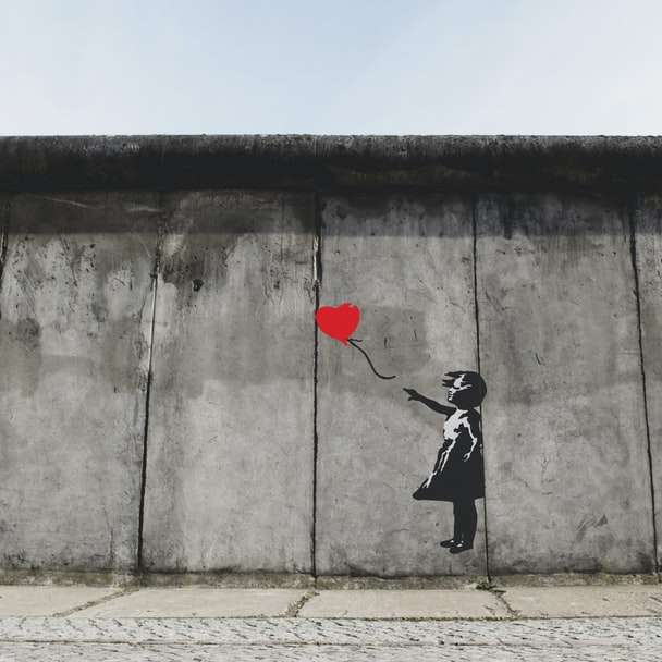 κορίτσι παίζει καρδιά μπαλόνι τοίχο έργο τέχνης online παζλ