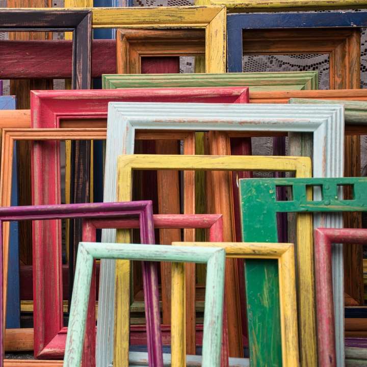 molduras de madeira de cores sortidas puzzle online