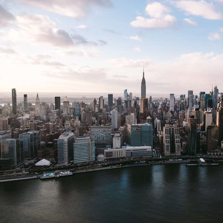 fotografie aeriană a clădirii Empire State alunecare puzzle online