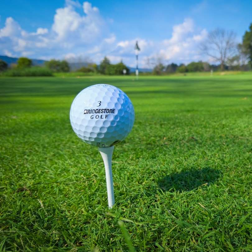 biała piłka golfowa puzzle przesuwne online
