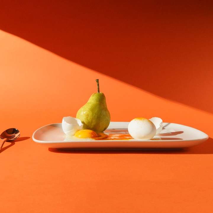 zöld gyümölcs fehér kerámia tányéron csúszó puzzle online