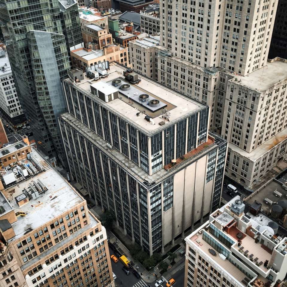 vista aérea de edifícios da cidade durante o dia puzzle online