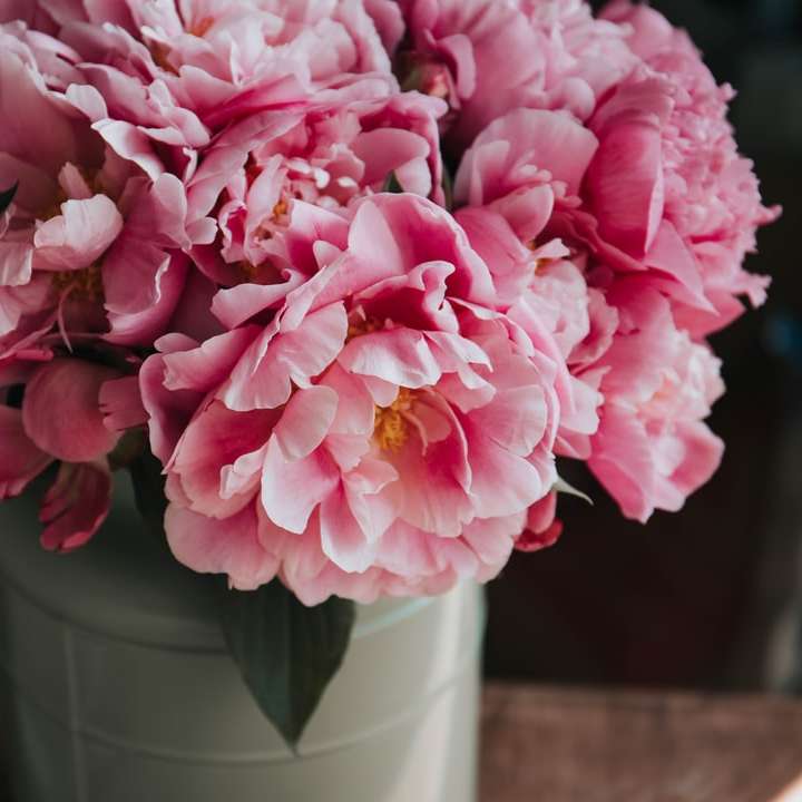 rózsaszín szirmú virágkötészet csúszó puzzle online