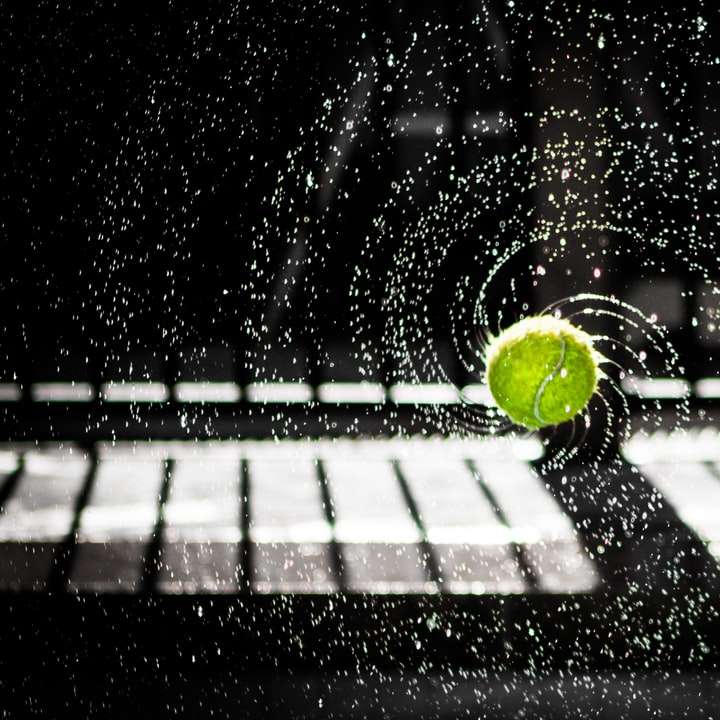 zdjęcie poklatkowe piłki tenisowej puzzle przesuwne online