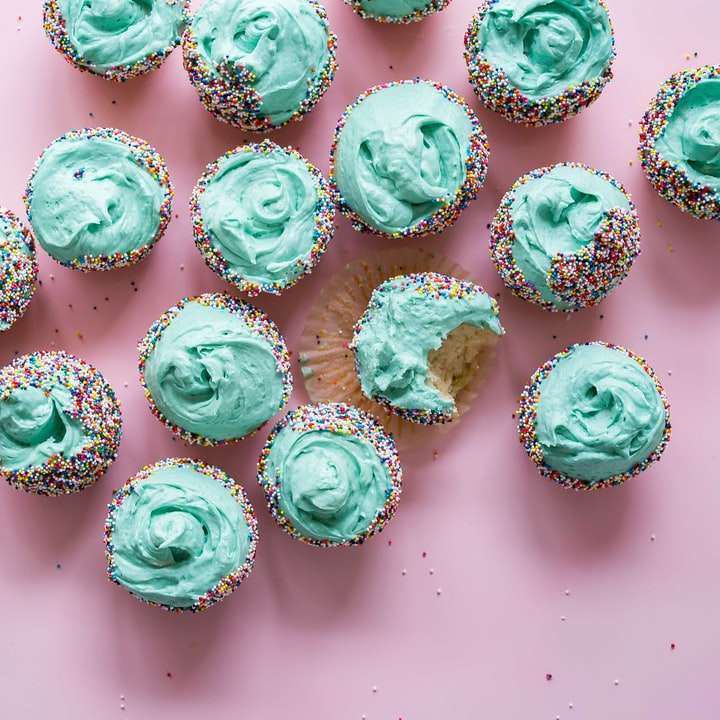 cupcake kékeszöld cukormázzal csúszó puzzle online