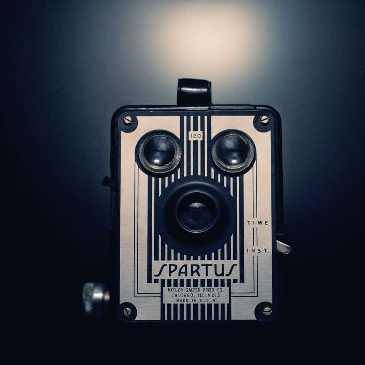 šedá a černá kamera Spartus online puzzle