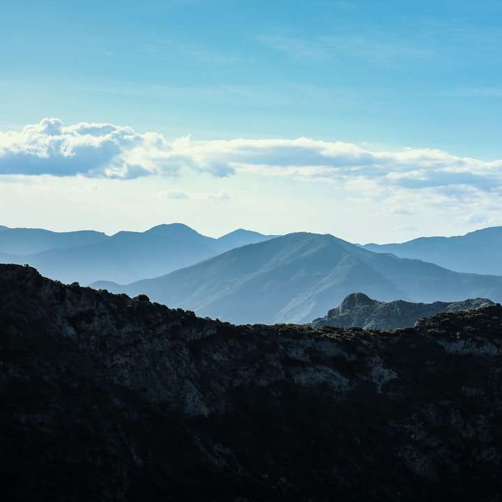 photo du sommet de la montagne puzzle en ligne