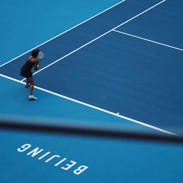 жінка грає в теніс онлайн пазл