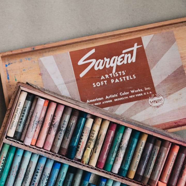 Sargent pastele miękkie z pudełkiem puzzle przesuwne online