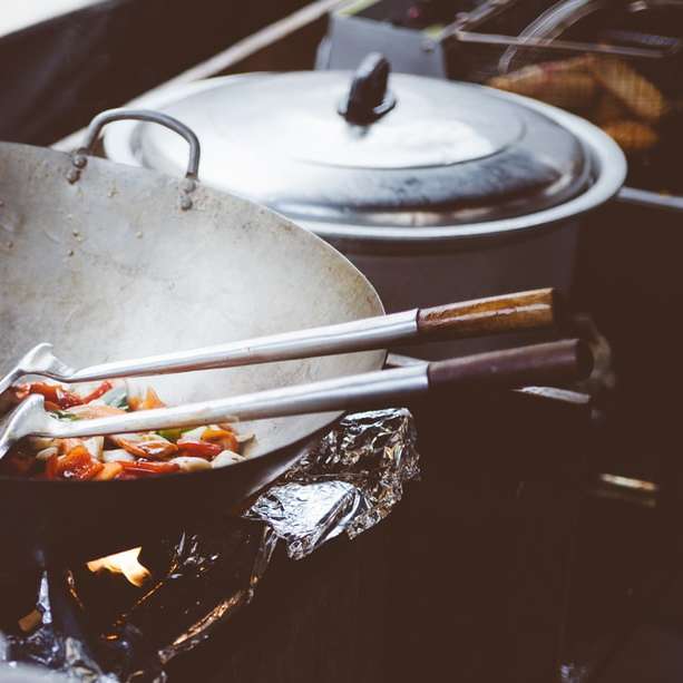zwarte stalen wok schuifpuzzel online