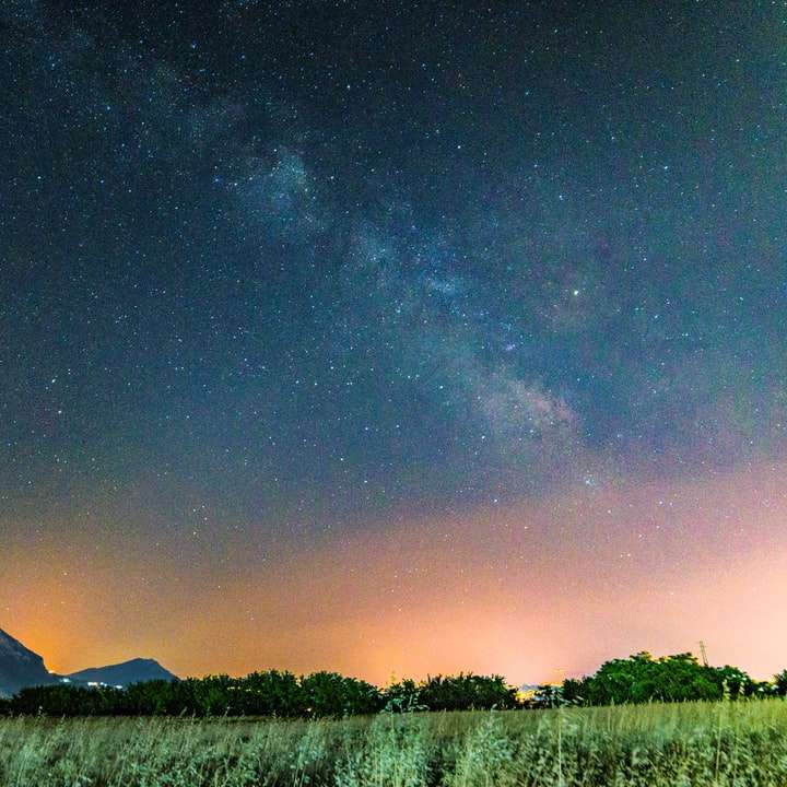 тревно поле под звездно небе онлайн пъзел