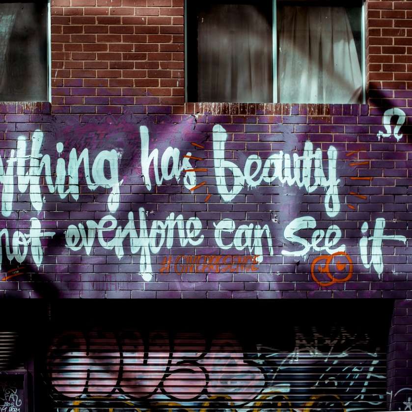 wszystko ma graffiti na ścianie piękności puzzle online