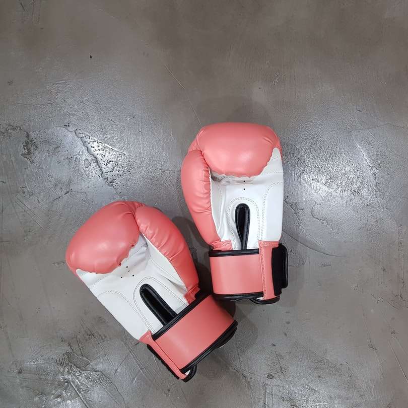 пара розовых боксерских перчаток онлайн-пазл