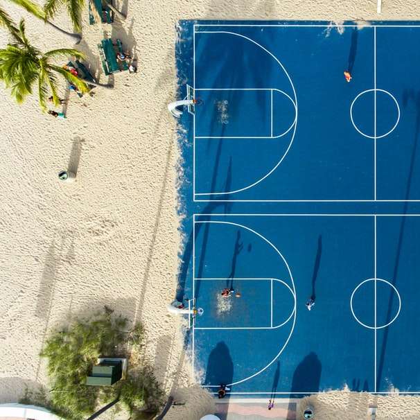 fotografia aérea de quadra de basquete puzzle deslizante online
