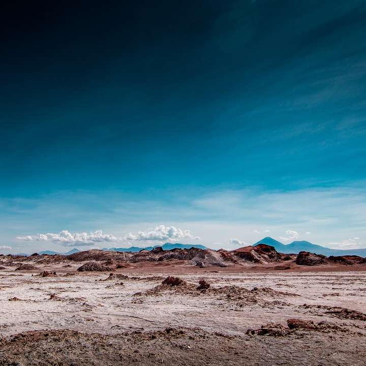 青い空と砂漠の砂丘 オンラインパズル