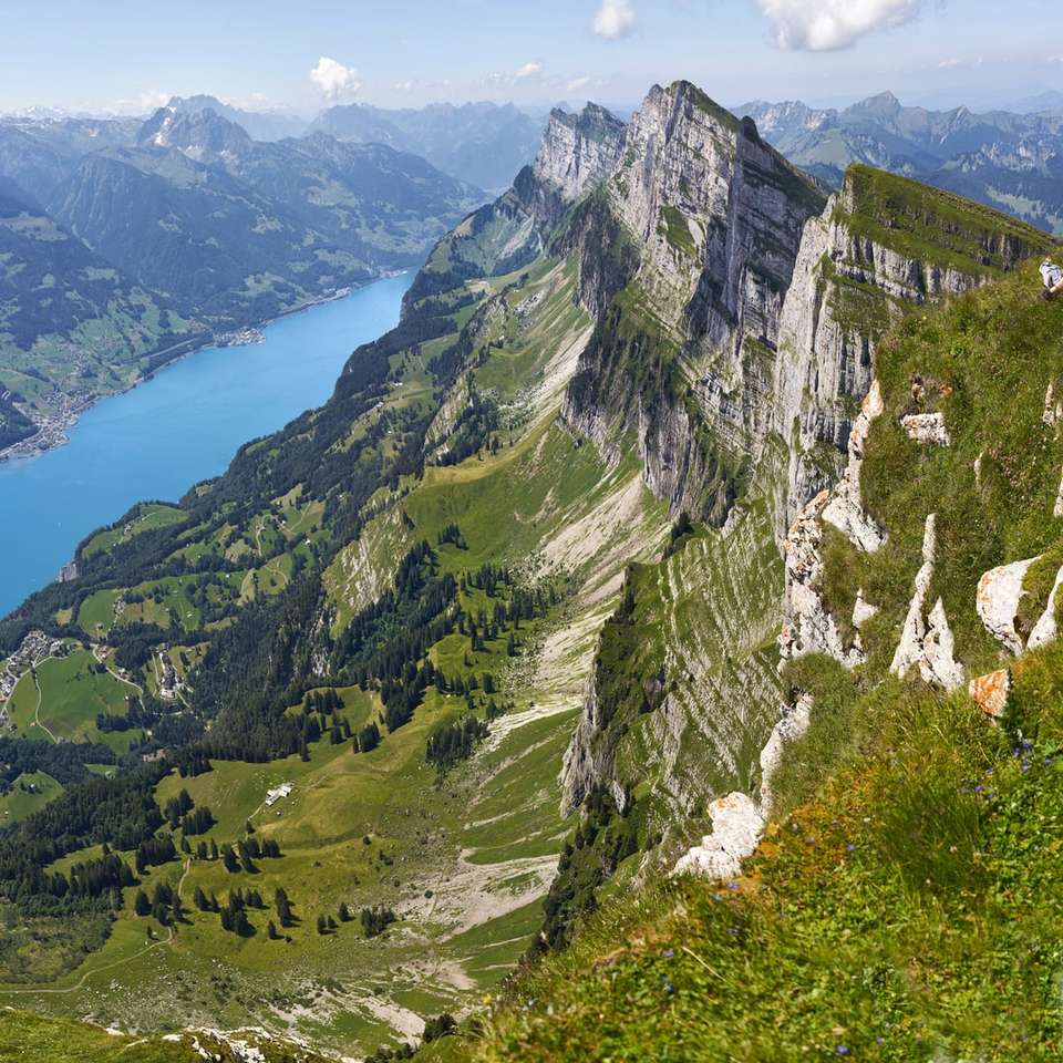бяла и зелена скална планина плъзгащ се пъзел онлайн