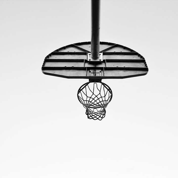 zwarte metalen basketbalring schuifpuzzel online