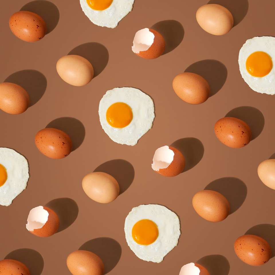 lote de huevos marrones y blancos rompecabezas en línea