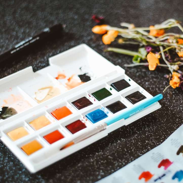 paleta de tinta com flores secas puzzle online