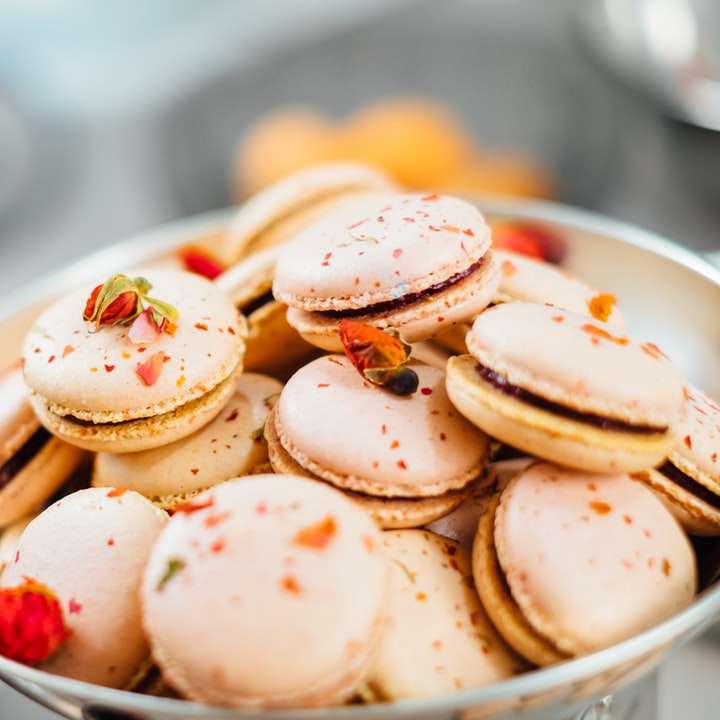 macarons in white ball selective focus photography online puzzle