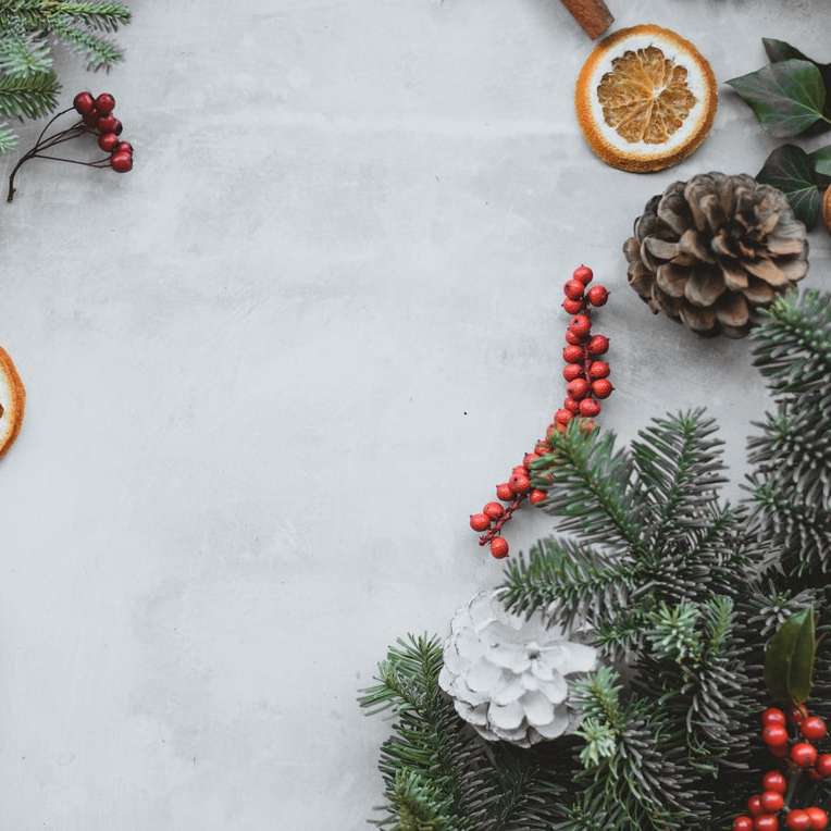 Vánoční ozdoby na stromeček posuvné puzzle online
