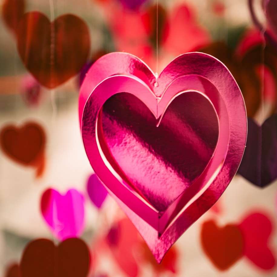 ozdoba na zavěšení růžové srdce online puzzle