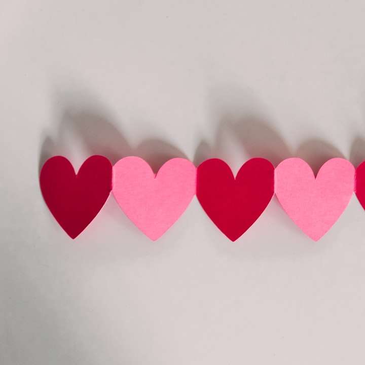 τέχνη με ροζ καρδιά συρόμενο παζλ online