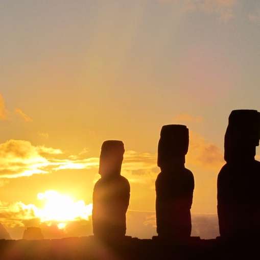 silhouette of Moai sliding puzzle online