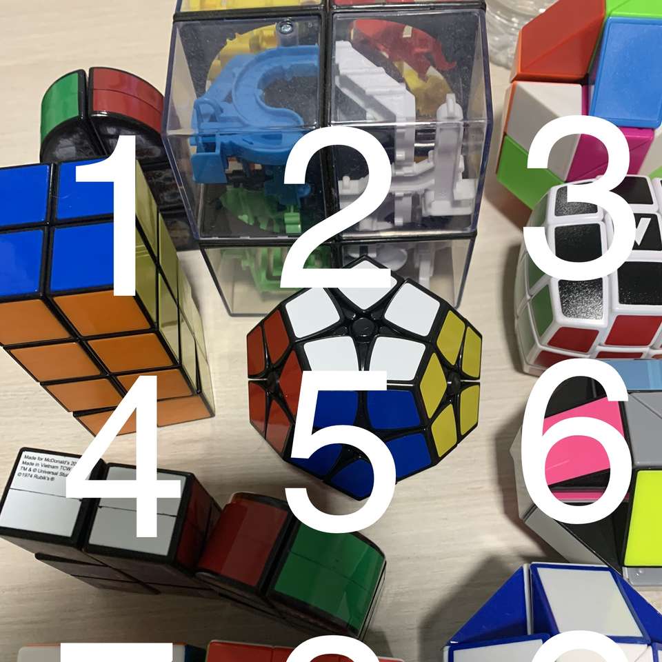 Una colección de cubos de Rubik (con números) puzzle deslizante online